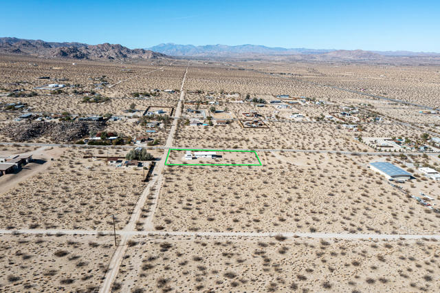66050 Cottonwood Drive, Joshua Tree CA: https://media.crmls.org/mediaz/48a696b1-4524-4622-819d-9467033bc8c6.jpg