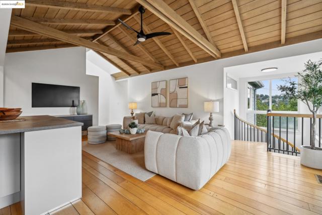 6951 Chambers Dr, Oakland CA: https://media.crmls.org/mediaz/48a74739-9ba4-444f-8c46-4fcb03575a3d.jpg
