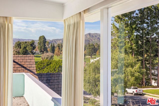 810 Franklin Street, Santa Monica CA: https://media.crmls.org/mediaz/48a80c70-f96a-44bd-a58b-373996fbb90a.jpg