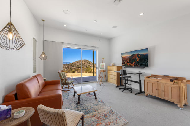 7852 Pinon Drive, Yucca Valley CA: https://media.crmls.org/mediaz/48a825d9-798e-4bc9-beea-7d007238f3fc.jpg