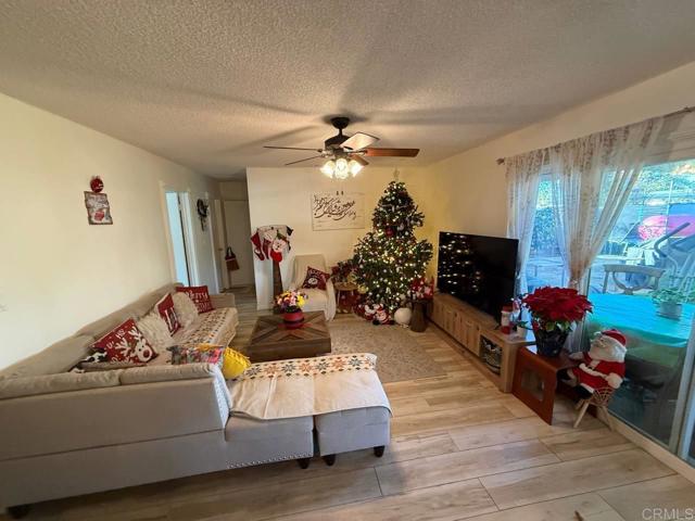 Detail Gallery Image 3 of 12 For 14574 Kennebunk St, Poway,  CA 92064 - 3 Beds | 1 Baths