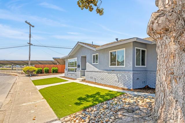 666 Fairlane Avenue, Santa Clara CA: https://media.crmls.org/mediaz/48a8b91f-5986-49b4-a8eb-f8b024040ea3.jpg