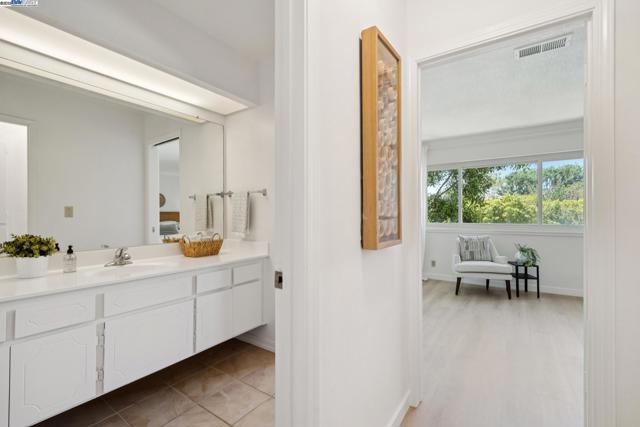 1105 Fontana Dr, Alameda CA: https://media.crmls.org/mediaz/48a8cb3c-fb5e-4a3a-b1e1-fcfd396be13a.jpg