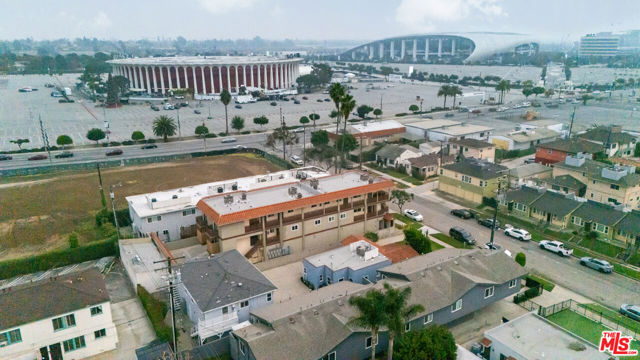 811 E Nutwood Street, Inglewood CA: https://media.crmls.org/mediaz/48a8ecb5-a14f-42af-b74c-41e7b464332a.jpg