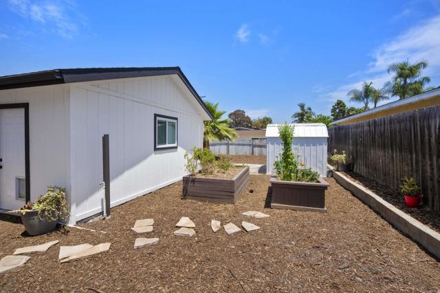 8620 Atlas View Drive, Santee CA: https://media.crmls.org/mediaz/48a936b2-07bf-4841-915e-457691112b3e.jpg