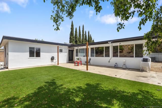 6750 Cowles Mountain Blvd, San Diego CA: https://media.crmls.org/mediaz/48a969cf-0eec-48fe-8c13-6a729af6f483.jpg