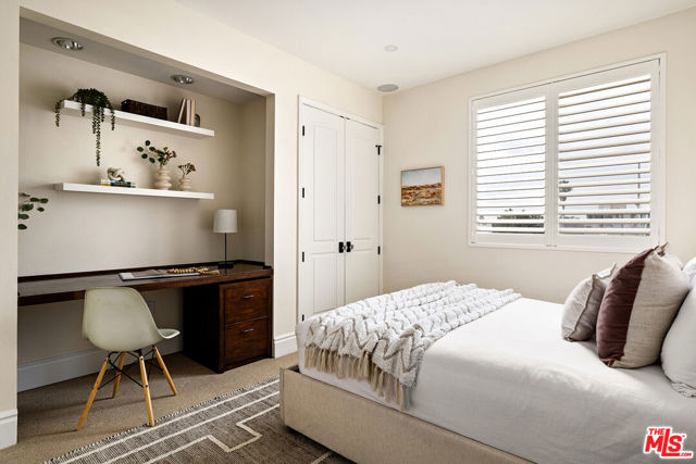 1023 Wilcox Avenue, Los Angeles CA: https://media.crmls.org/mediaz/48a9a0ca-9700-4c3b-8985-40b5befae118.jpg