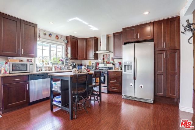 5653 Case Avenue photo 6