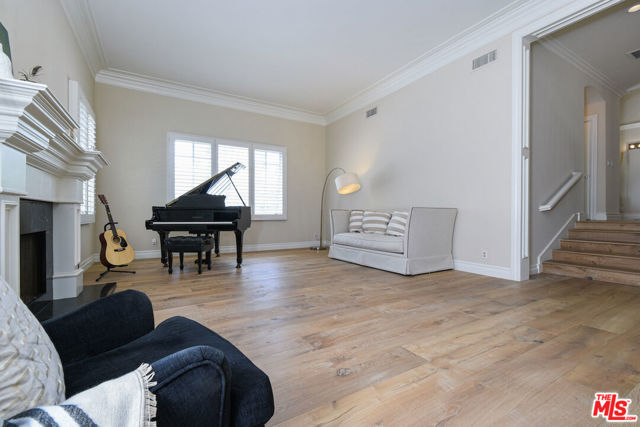 5449 S Rim Street, Thousand Oaks CA: https://media.crmls.org/mediaz/48aaa172-a0c8-43ca-809f-646050ed1427.jpg