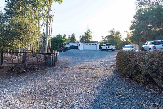 11534 Manzanita Rd, Lakeside CA: https://media.crmls.org/mediaz/48ab4ea4-9c1f-4f1a-b449-5470ab50c245.jpg