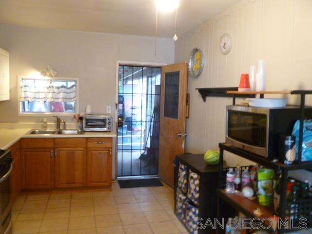 553 Sears Ave, San Diego CA: https://media.crmls.org/mediaz/48ab7964-c1de-4c54-a252-1d85fc8e8dc2.jpg