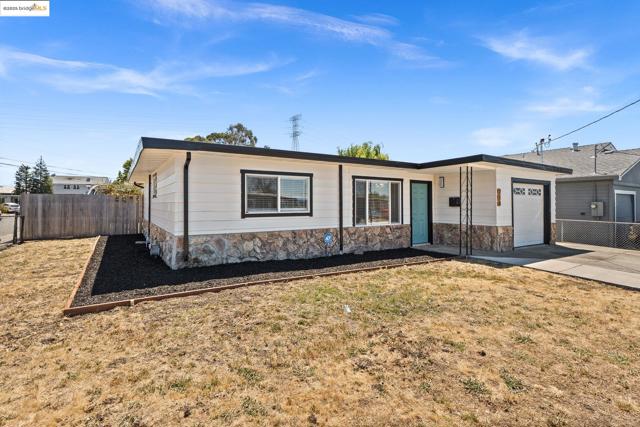 716 Williams Dr, Richmond CA: https://media.crmls.org/mediaz/48abe8c6-0221-402d-8947-963e659e6739.jpg
