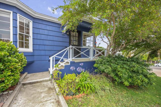 1205 Park Row, La Jolla CA: https://media.crmls.org/mediaz/48ac0cea-f8a6-4afc-9b6f-e978e1d23c85.jpg