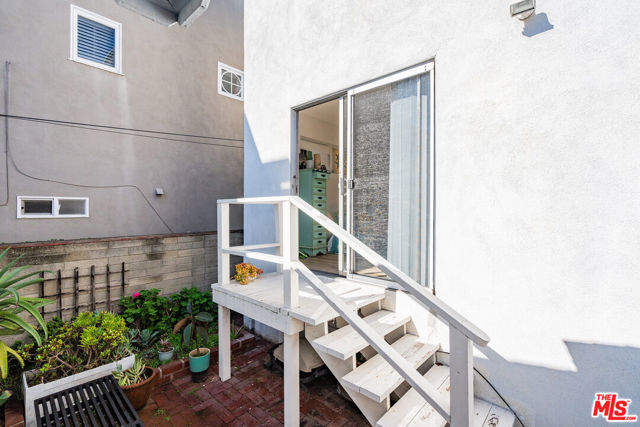 325 10th Street, Manhattan Beach, California 90266, ,Multi-Family,For Sale,10th,23294569