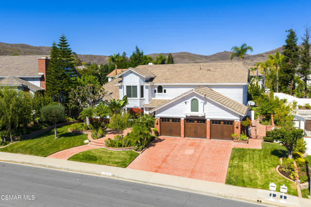 29515 Weeping Willow Drive, Agoura Hills CA: https://media.crmls.org/mediaz/48acc947-0aca-4470-94dd-65c2e7baad3c.jpg
