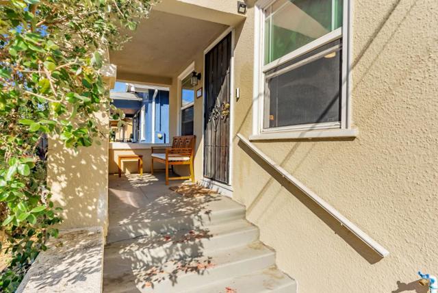 2452 Humboldt Avenue, Oakland CA: https://media.crmls.org/mediaz/48acd29b-0b74-4212-be8f-e8d1f71cdf8a.jpg