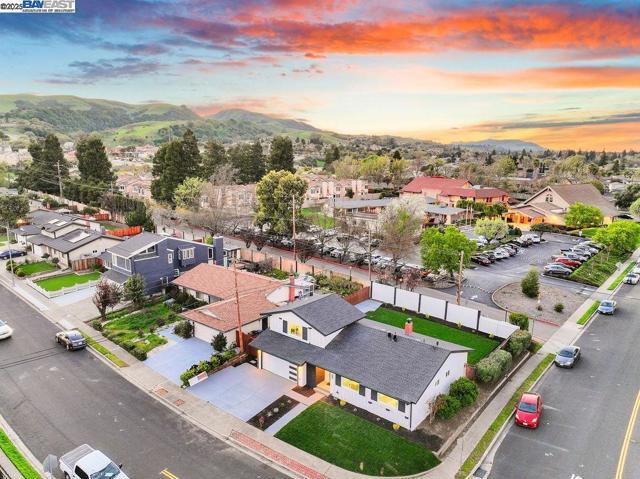 8794 Wicklow Ln, Dublin CA: https://media.crmls.org/mediaz/48acea5f-d8af-46e1-8642-1cda50e71dba.jpg