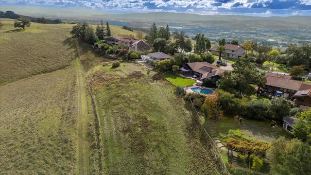 16280 Oak Canyon Drive, Morgan Hill CA: https://media.crmls.org/mediaz/48ad1ed2-4659-46bb-9b59-6115acf02a8d.jpg