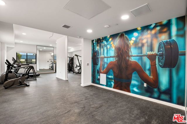 3977 Beverly Boulevard, Los Angeles CA: https://media.crmls.org/mediaz/48ad6b6a-8a5a-466f-b508-c63927be7590.jpg
