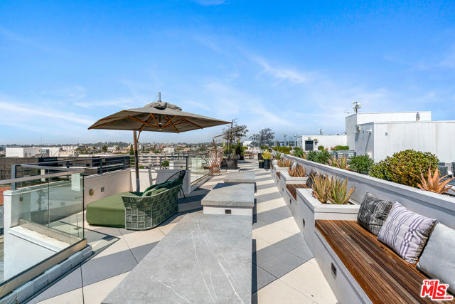 3833 Dunn, Culver City CA: https://media.crmls.org/mediaz/48adaf90-703e-4162-ab26-f3016b36cfcb.jpg