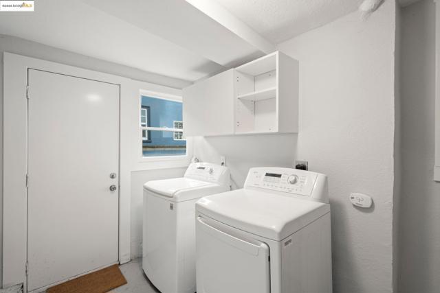1006 Glendora Ave, Oakland CA: https://media.crmls.org/mediaz/48adee7e-7c92-424e-b25f-7758e88cc020.jpg