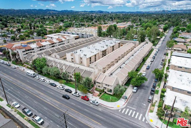7631 Reseda Boulevard, Reseda CA: https://media.crmls.org/mediaz/48adf825-9a44-44b3-9185-c8fa26e993ca.jpg