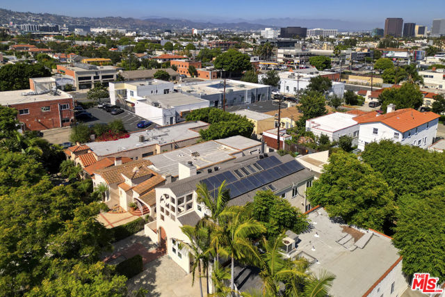 426 S Swall Drive, Beverly Hills CA: https://media.crmls.org/mediaz/48ae9291-f732-437b-8add-dcd2dbd2866e.jpg