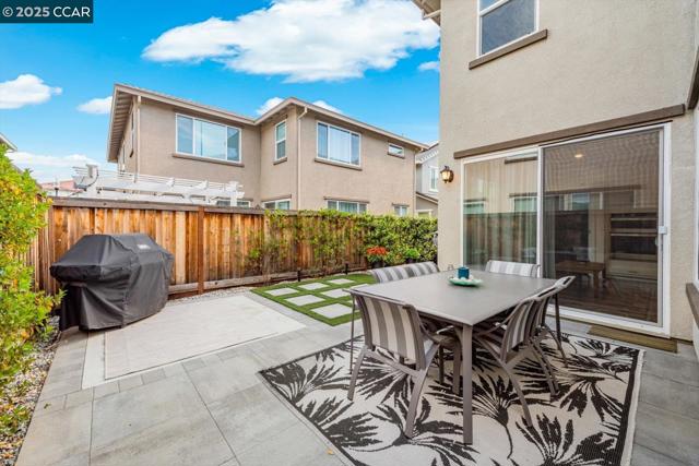 205 Goose Creek Ave, Brentwood CA: https://media.crmls.org/mediaz/48aea57d-0b5f-4df1-81b5-d3d118b45ad8.jpg