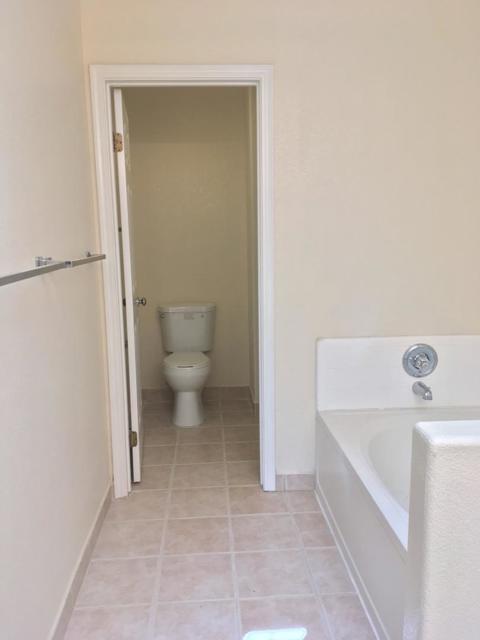 1109 Elmsford Way, Salinas CA: https://media.crmls.org/mediaz/48aeaba9-9c35-4074-a1e1-9e099b55c325.jpg