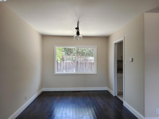 522 Lagunitas Lane, Hayward CA: https://media.crmls.org/mediaz/48aeed37-78ed-46d5-9b10-19c71e5ce96c.jpg