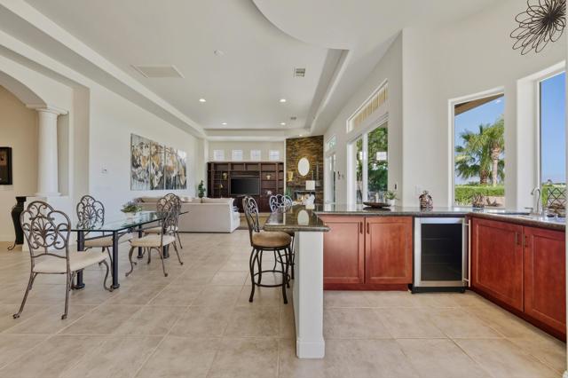 51686 Via Sorrento, La Quinta CA: https://media.crmls.org/mediaz/48af56e6-8d3c-495e-8032-48592792d13a.jpg