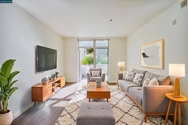 2655 Bush, San Francisco CA: https://media.crmls.org/mediaz/48afe974-c01c-40a3-a331-0c1b6251a54d.jpg