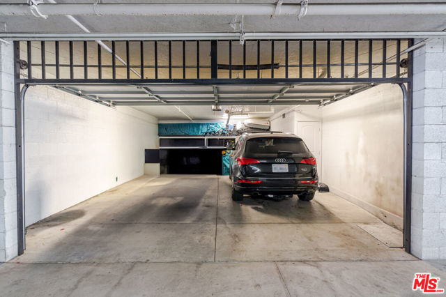 1331 N Sycamore Avenue, Los Angeles CA: https://media.crmls.org/mediaz/48b05343-9c37-42cb-9c66-1fc3035ac761.jpg