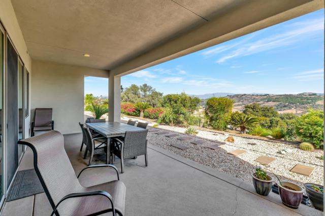 3026 Via Loma, Fallbrook CA: https://media.crmls.org/mediaz/48b16b14-1266-460e-a821-7be140db5294.jpg