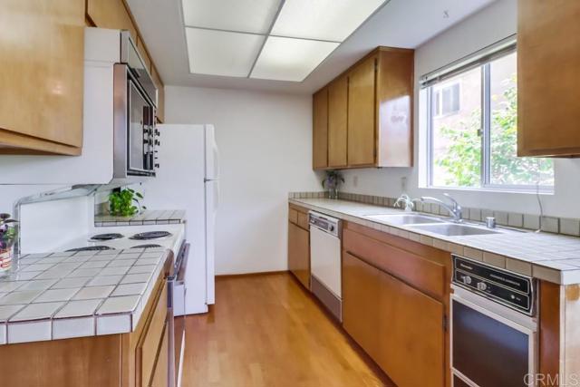 Detail Gallery Image 11 of 37 For 1762 Locust St #4,  San Diego,  CA 92106 - 2 Beds | 2/1 Baths