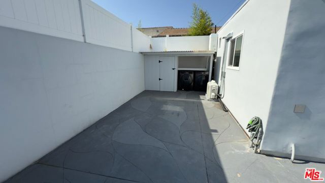 515 Myrtle Street, Glendale CA: https://media.crmls.org/mediaz/48b23812-dc17-4925-bcef-930c72e26625.jpg