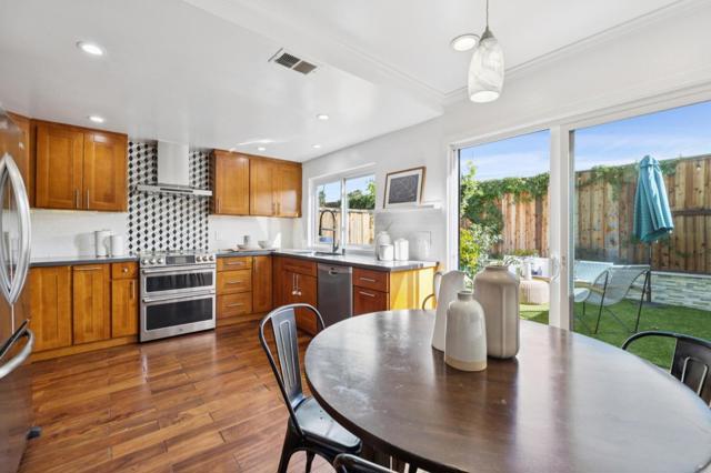 646 S Ahwanee Terrace, Sunnyvale CA: https://media.crmls.org/mediaz/48b250d9-fa52-4095-8101-da20fc0ac3f6.jpg