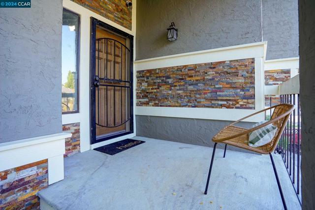 Image 27 of 39 For 822 Rose Dr