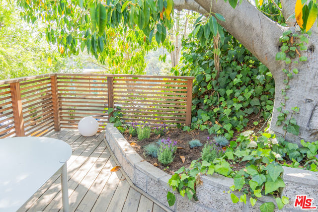 2434 Cazaux Place, Los Angeles CA: https://media.crmls.org/mediaz/48b28da7-1359-47dc-a730-fa53cda0bcd8.jpg