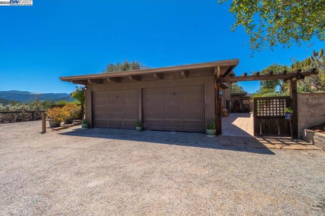 15335 Via Los Tulares, Carmel Valley CA: https://media.crmls.org/mediaz/48b2ec12-7f7c-44a4-8b5a-f004c5cb845f.jpg