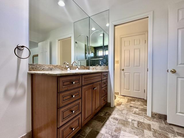 239 Santa Barbara Circle, Palm Desert CA: https://media.crmls.org/mediaz/48b310a6-0f28-49a4-af68-e5cf040a6554.jpg