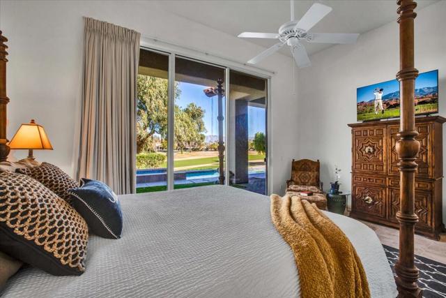 247 Loch Lomond Road, Rancho Mirage CA: https://media.crmls.org/mediaz/48b3c410-72bf-4a56-ae36-de780fdcc9e4.jpg