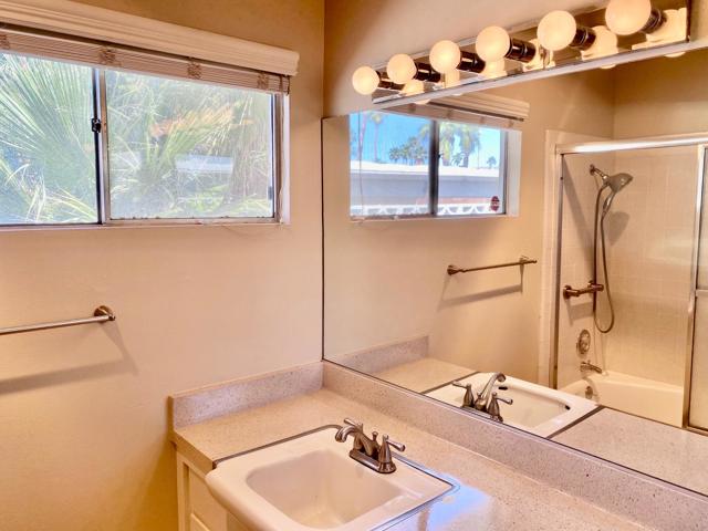 48190 Birdie Way, Palm Desert CA: https://media.crmls.org/mediaz/48b3ed88-a960-4a63-b65d-d43ecefe09a7.jpg