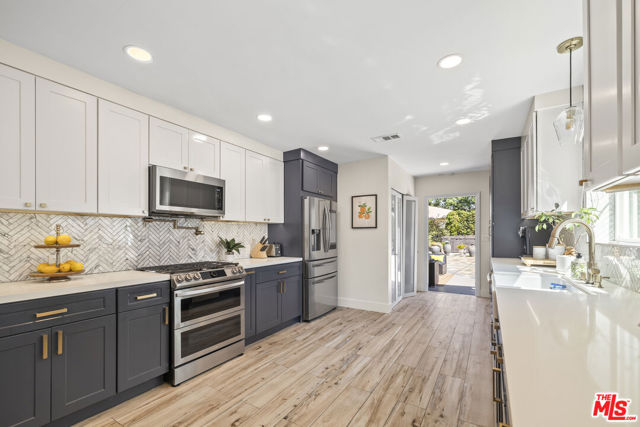 11023 Kling Street photo 8
