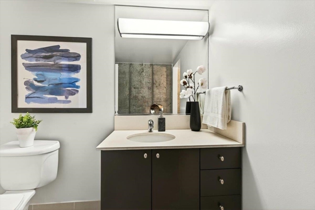 311 Oak St, Oakland CA: https://media.crmls.org/mediaz/48b40150-d11a-4af7-8faf-8656eeec93f9.jpg