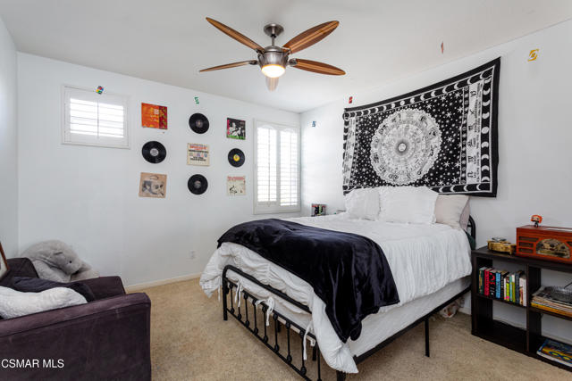68 E Twisted Oak Drive, Simi Valley CA: https://media.crmls.org/mediaz/48b41bb7-d72f-412a-978a-d5e6bc2c345b.jpg