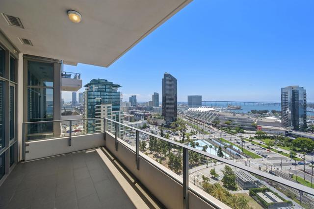 550 Front Street, San Diego CA: https://media.crmls.org/mediaz/48b45477-ee23-4053-b87e-35d84a08cb27.jpg