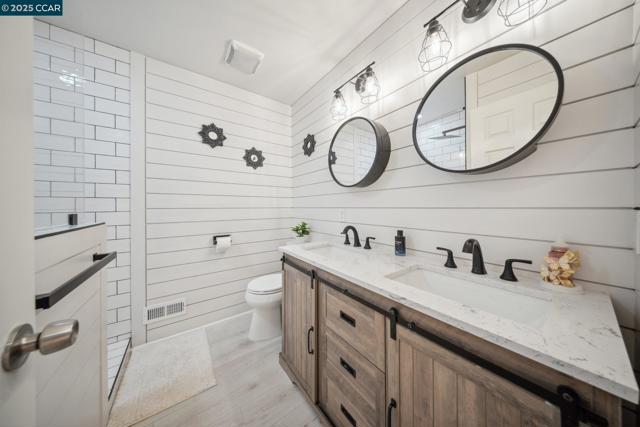 5497 Silver Sage Ct, Concord CA: https://media.crmls.org/mediaz/48b45a49-d7a9-41b7-8970-53a46a7f45c3.jpg