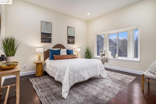 130 Arbor View Ln, Lafayette CA: https://media.crmls.org/mediaz/48b4604d-96eb-49fd-af0f-849d2565bfbe.jpg