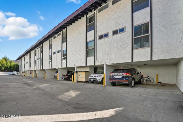 31505 Lindero Canyon Road, Westlake Village CA: https://media.crmls.org/mediaz/48b46fb0-e6d6-488b-b893-07f22f42b957.jpg